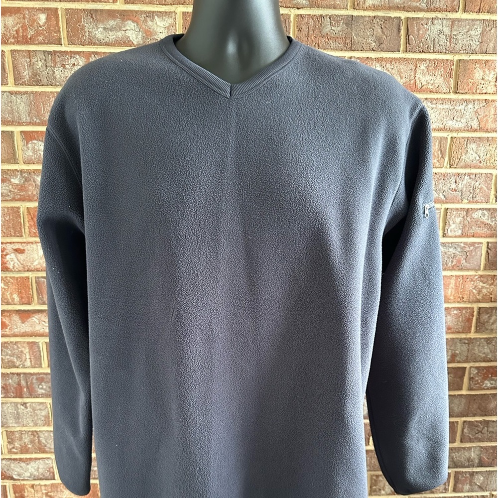 Colorado brand polyester long sleeve pullover
size M
blue